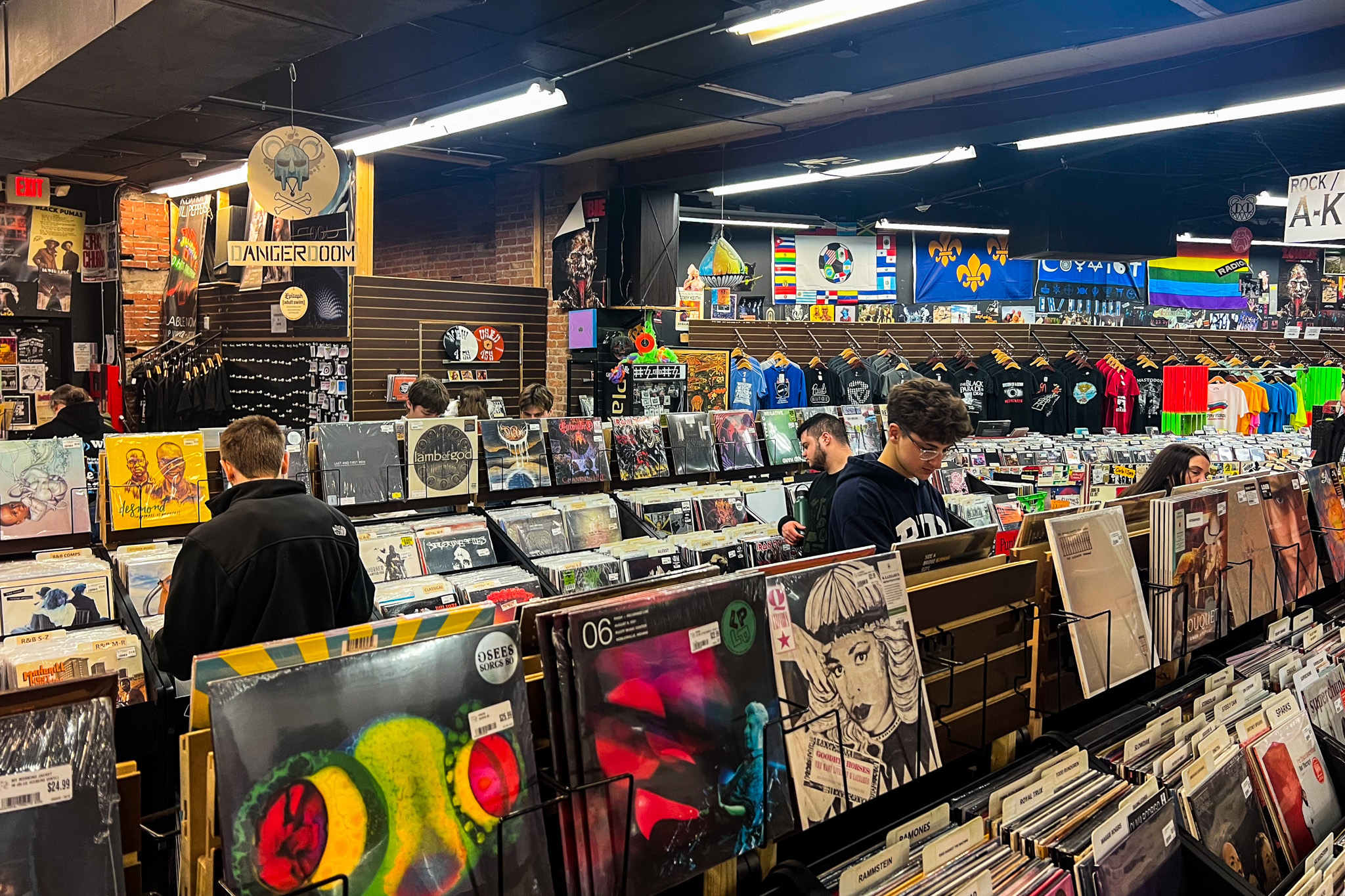 Vinyl fanatics celebrate, camp out for Record Store Day at Sound