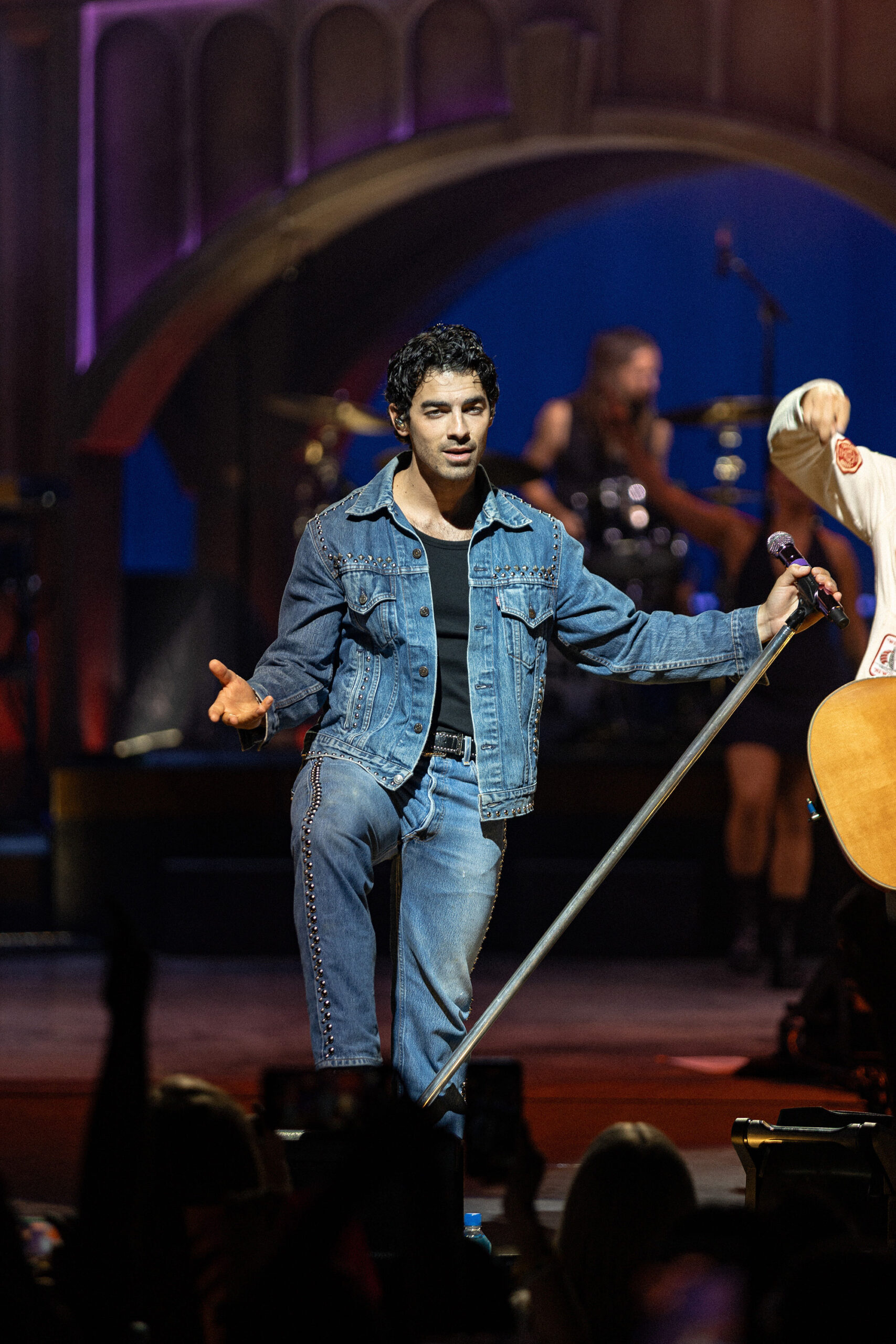 Each Jonas Brothers perform popular songs from their solo careers. Joe Jonas was the lead singer of DNCE, known for “Cake By The Ocean” before the band’s eventual hiatus. 