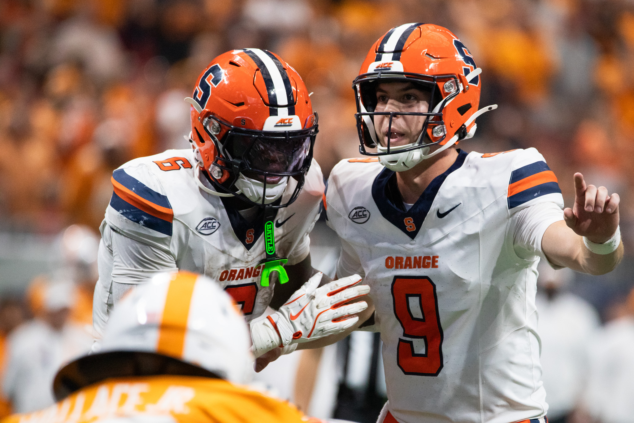 Syracuse quarterback Steve Angeli communicates a play with SU running back Yasin Willis. The duo accounted for 365 of the Orange’s 377 offensive yards.