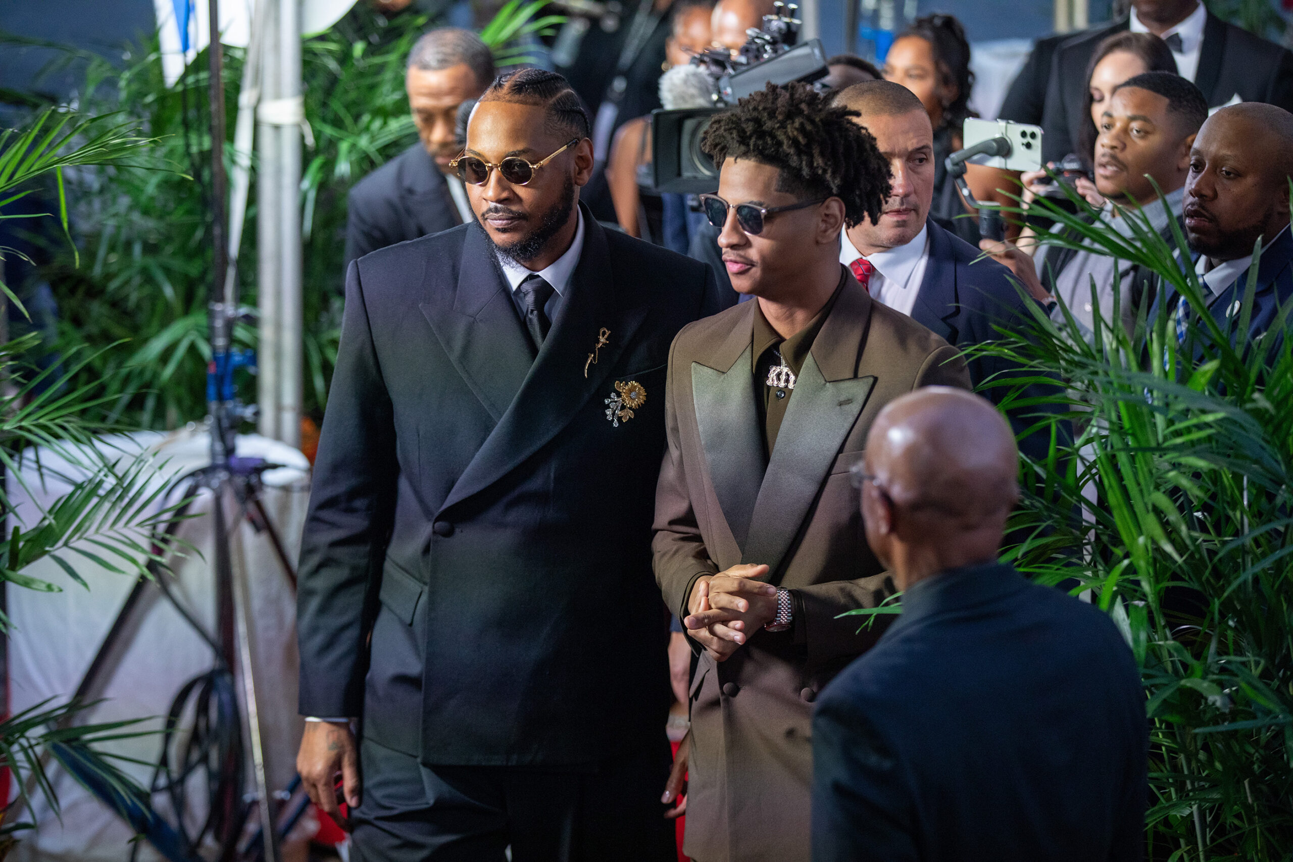 Anthony and his son, Kiyan, walk the red carpet before the Basketball Hall of Fame induction ceremony.
