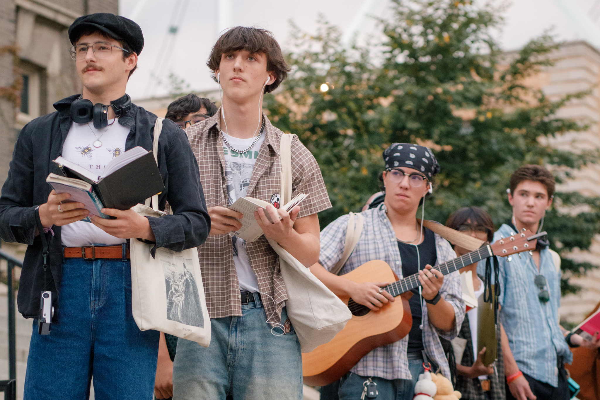September: Competitors equipped with feminine books and wired headphones battle for “performative male” crown at SU. Beating out a selection of baggy-pants-wearing men, a performative woman emerged victorious.