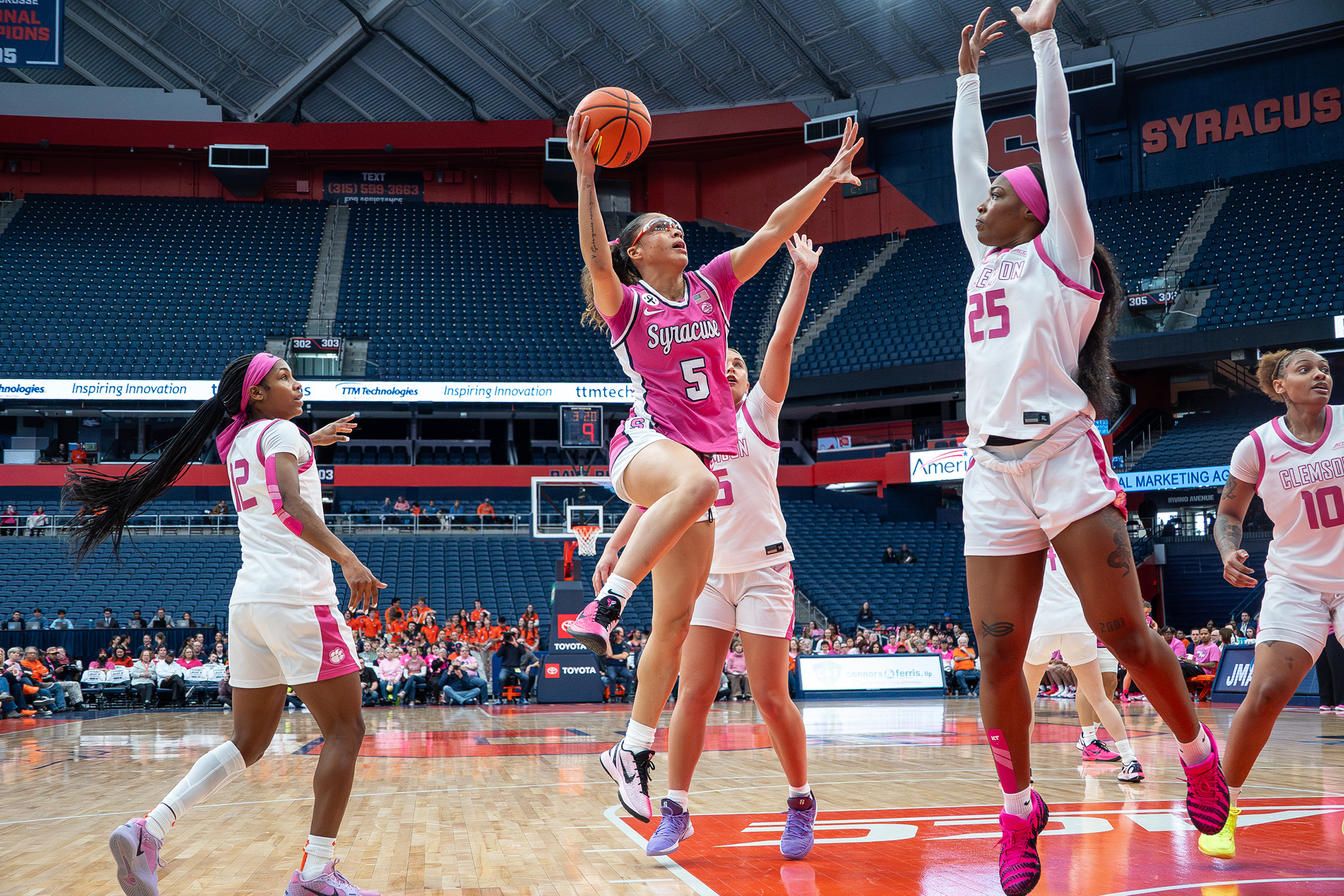 Syracuse’s Laila Phelia goes up for a layup in SU’s victory against Clemson Sunday. Phelia finished with 17 points in 38 minutes of action.