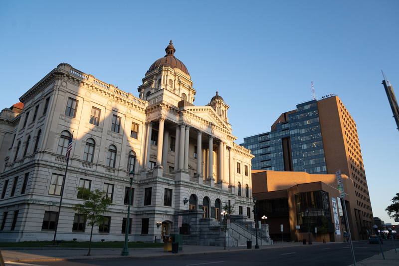 NYC to comply with ruling barring migrants from being housed in Onondaga County - Vimarsana News