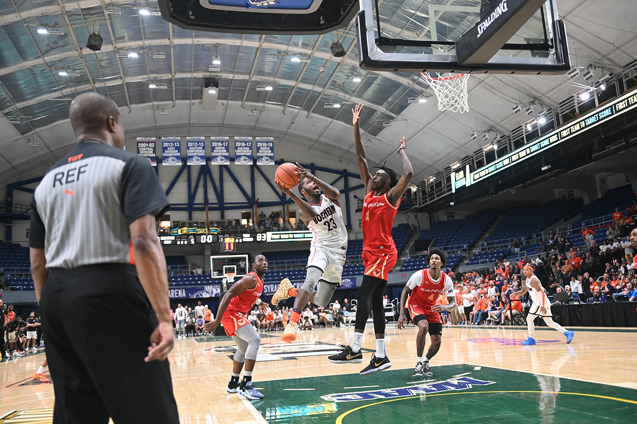 Boeheim's Army controls the paint in blowout victory over Team Gibson - Vimarsana News