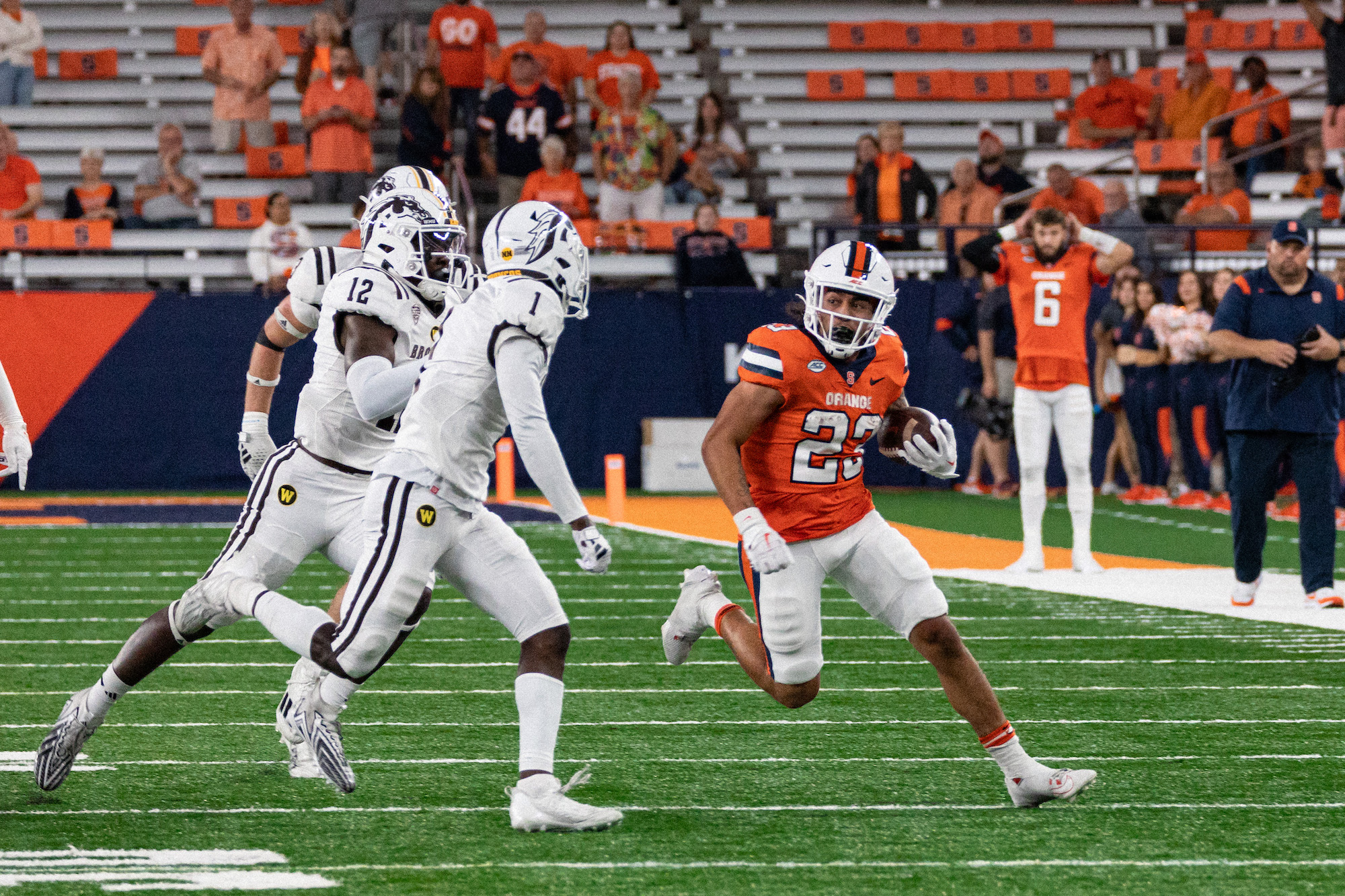 Syracuse running back Ike Daniels enters transfer portal - Vimarsana News