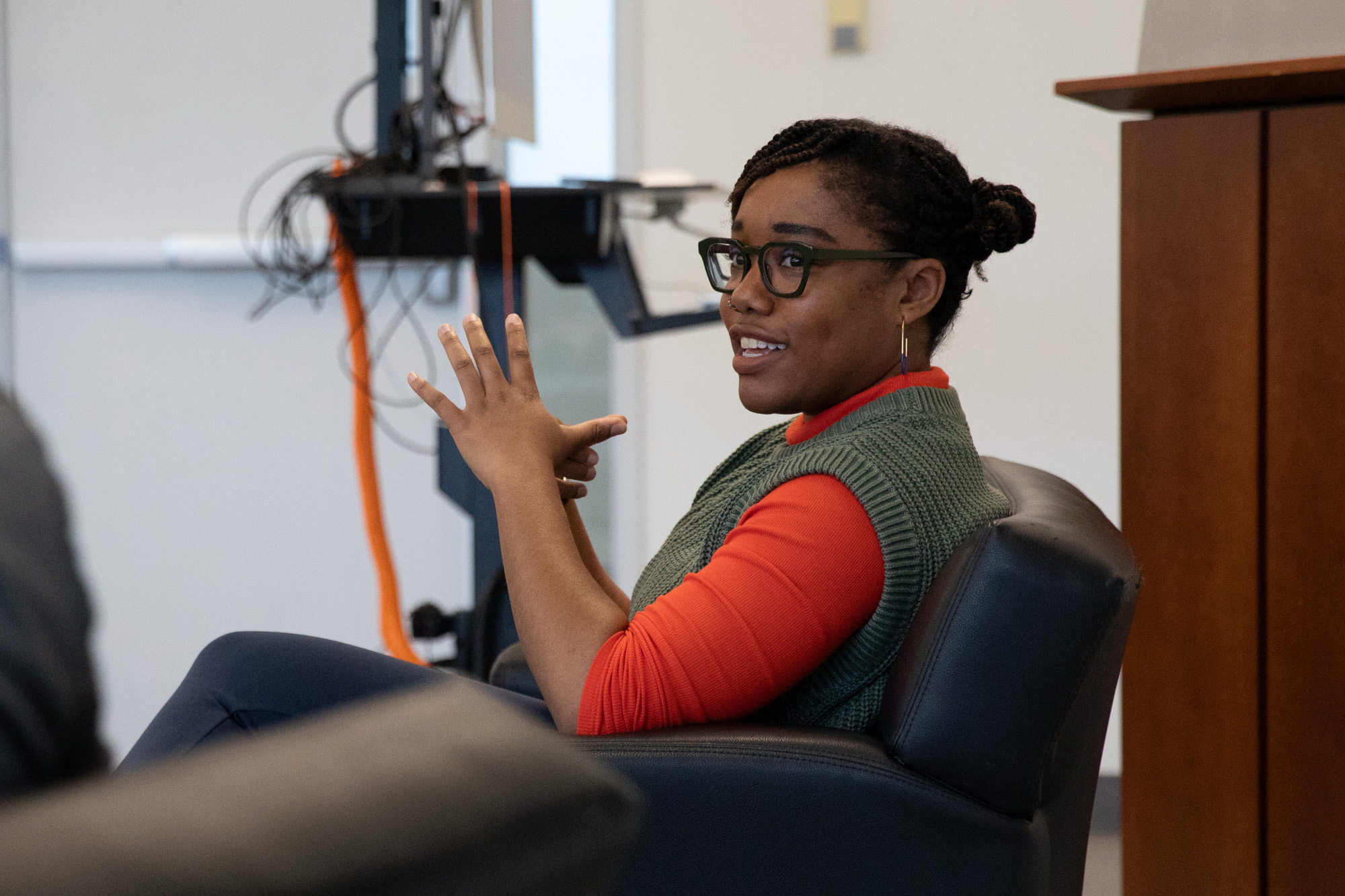 NPR podcaster Aisha Harris shares career, pop culture knowledge at Newhouse event - Vimarsana News