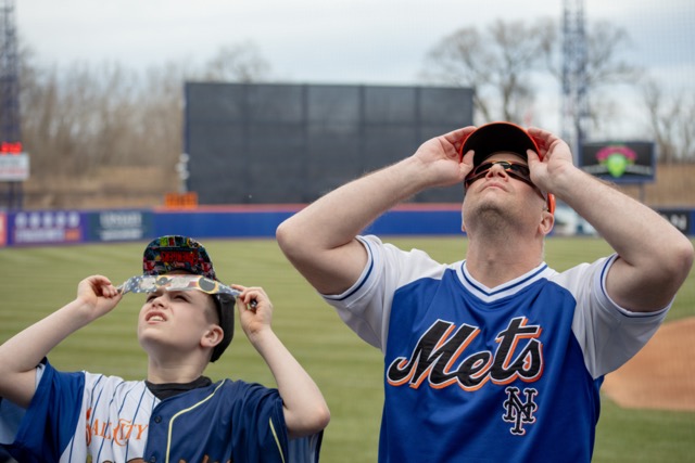 Syracuse Mets host the only minor league baseball game on eclipse day - Vimarsana News
