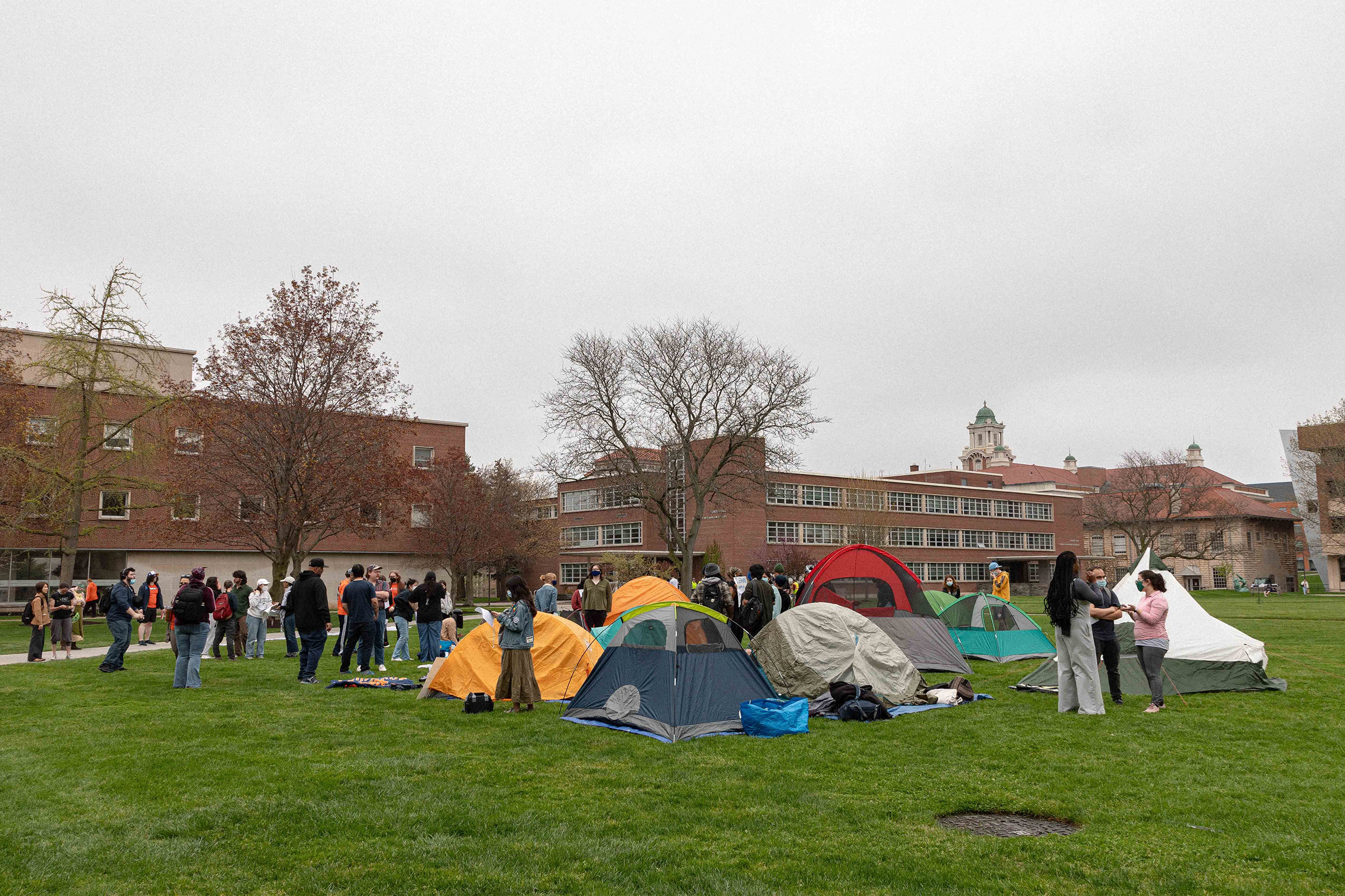 Live updates: Students set up encampment on Shaw Quad demanding divestment from Israel - Vimarsana News